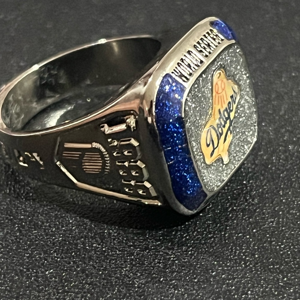 Dodgers World Series championship ring MLB - Picture 3 of 5